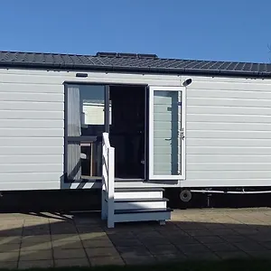 https://withernsea-luxury-caravan-hire.yorkshirehotels.net